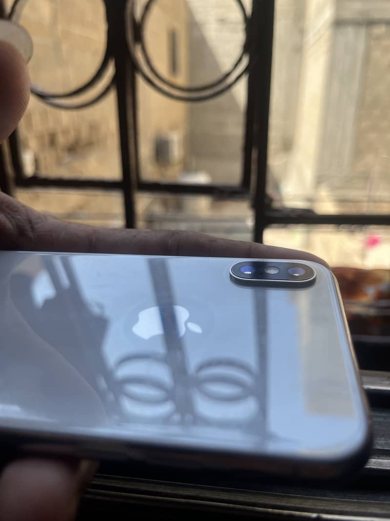 Apple iPhone X 3