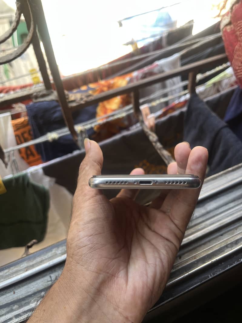 Apple iPhone X 5