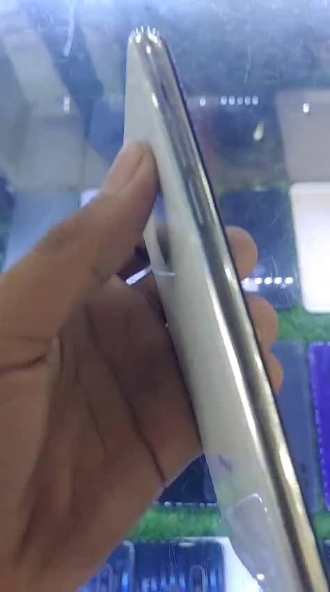 Apple iPhone X 4