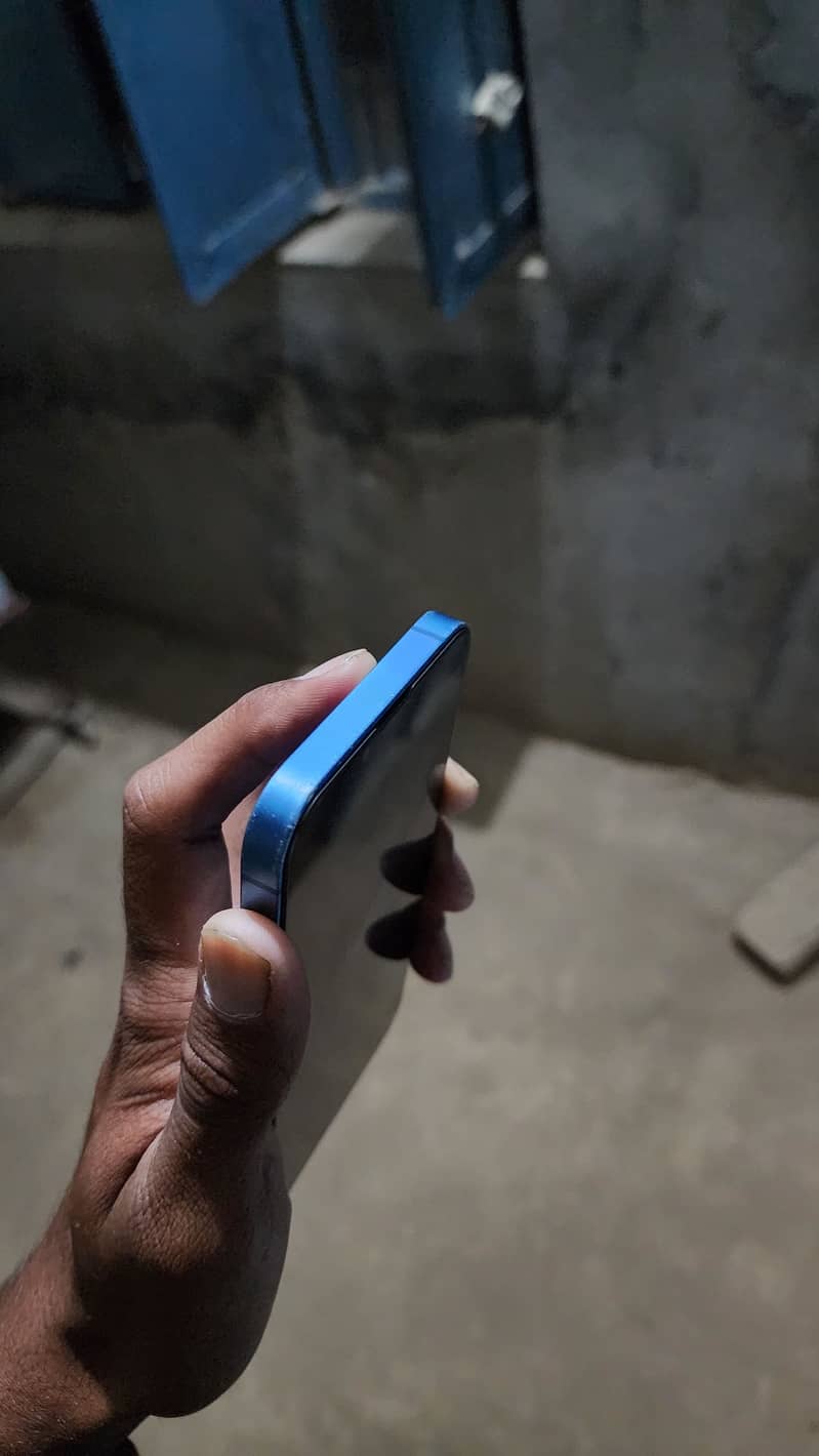 Apple iPhone 13 2
