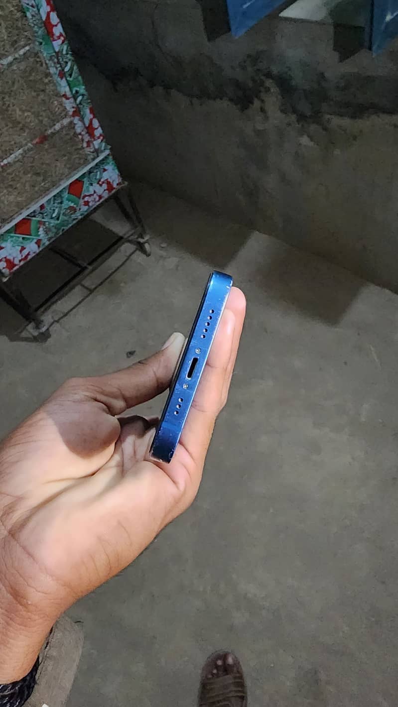 Apple iPhone 13 4