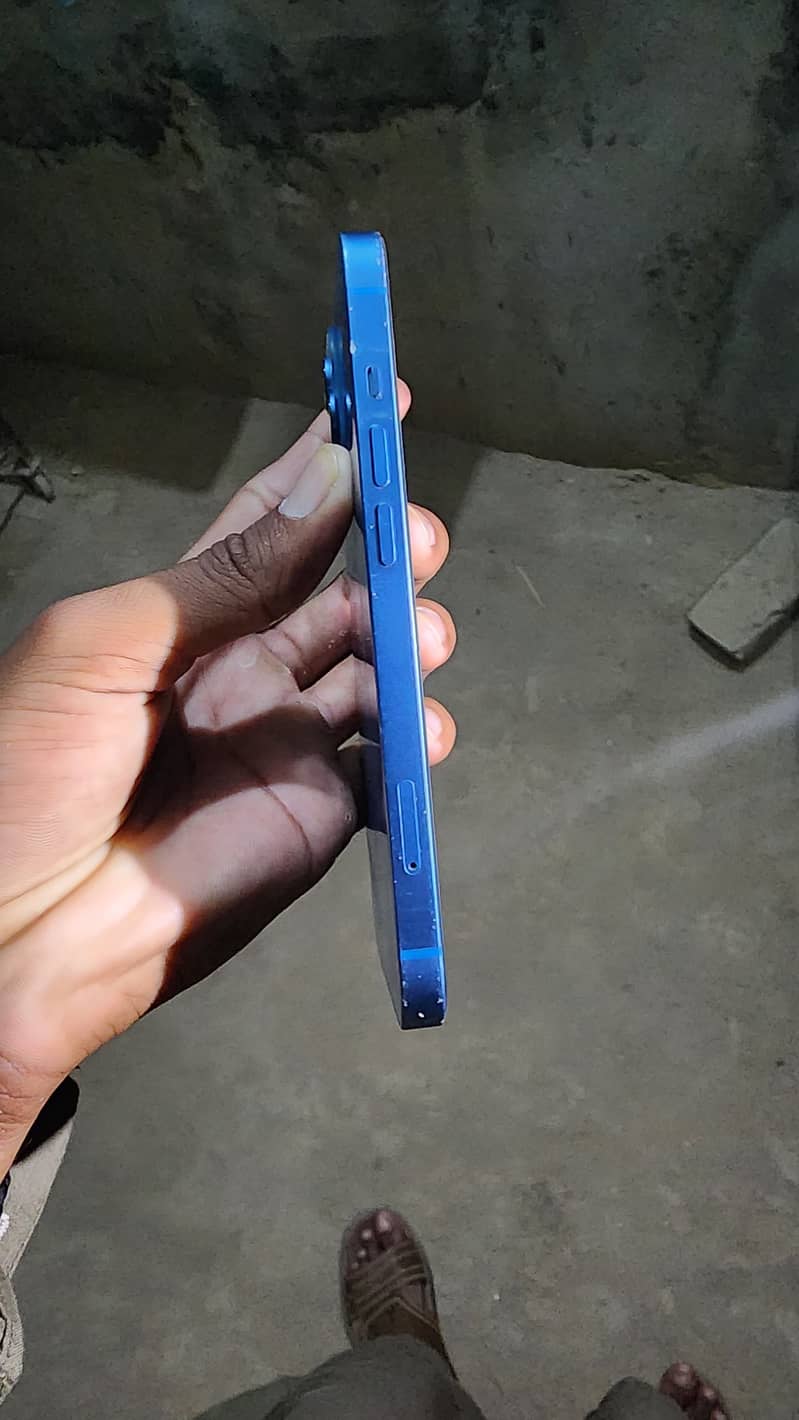 Apple iPhone 13 5