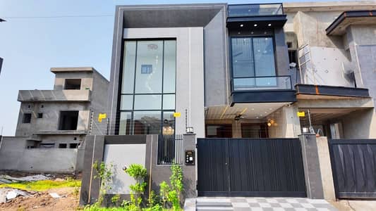 Prime Location 5 Marla House In Central Central Park - Block A1 For sale