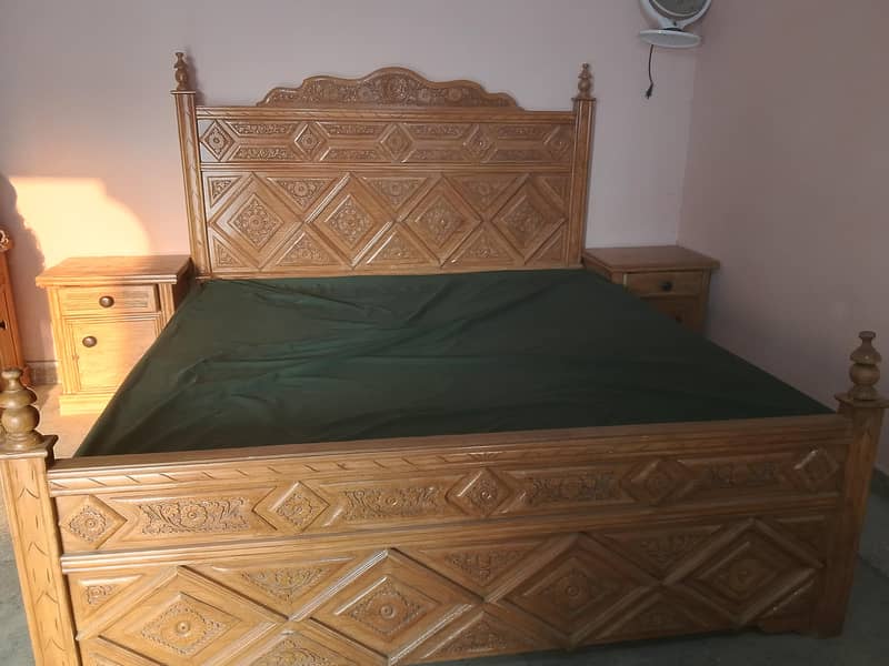 Double bed with dressing table 4