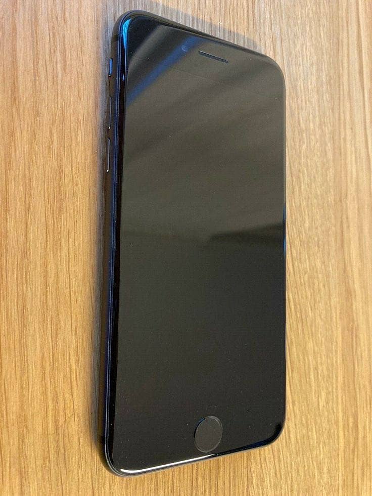 Apple iPhone 8 0