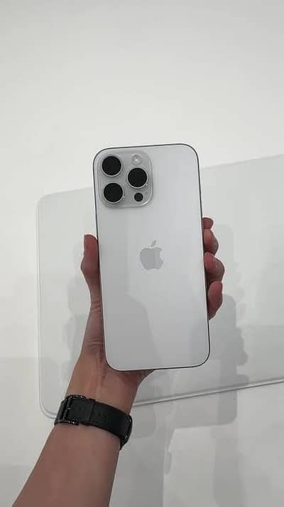 Apple iPhone 16 Pro Max