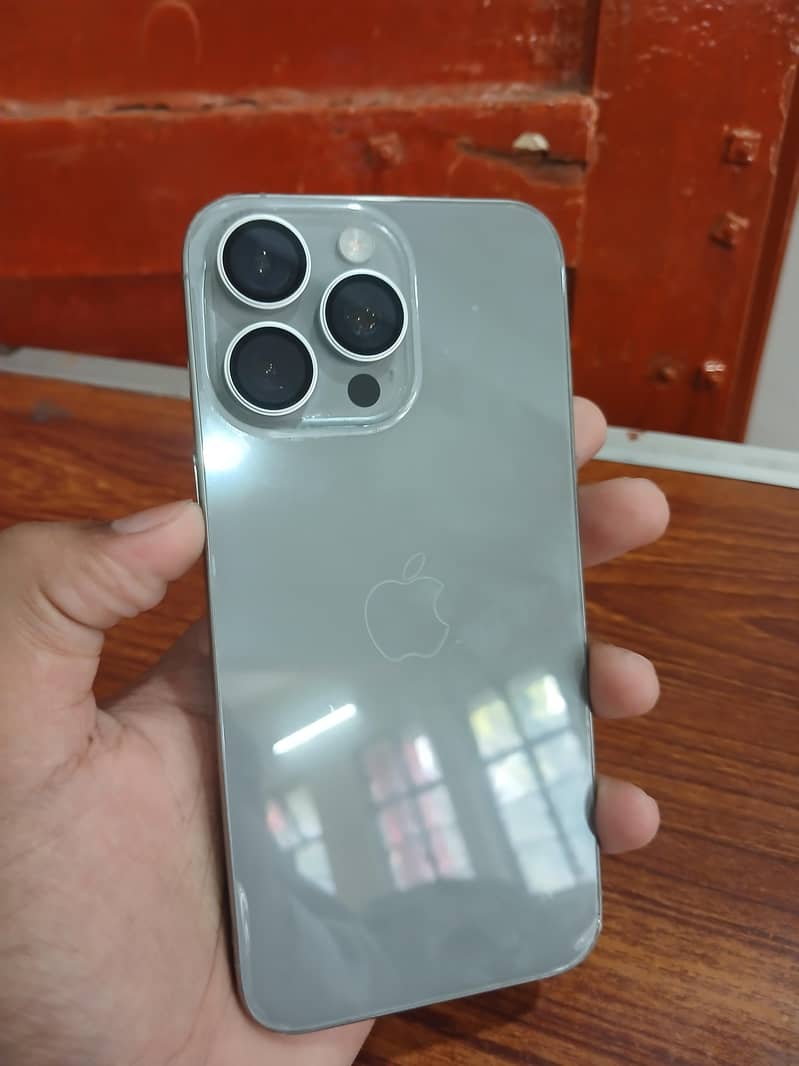 Apple iPhone 15 Pro Max 2