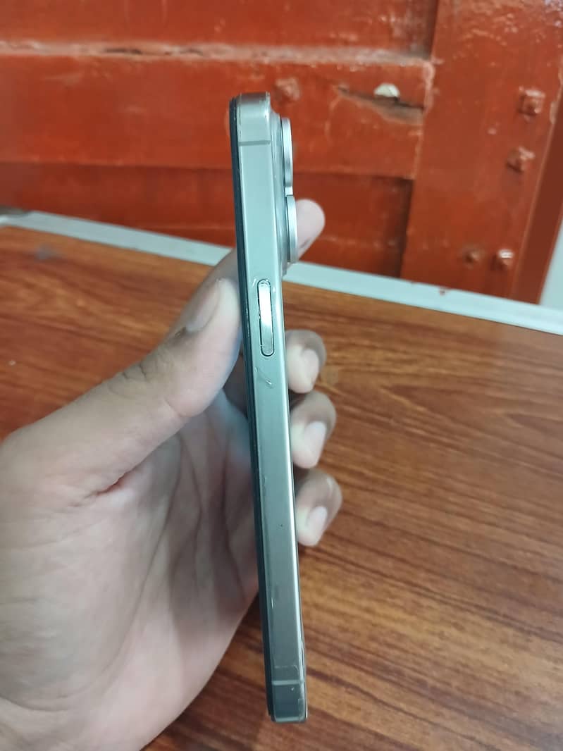 Apple iPhone 15 Pro Max 3