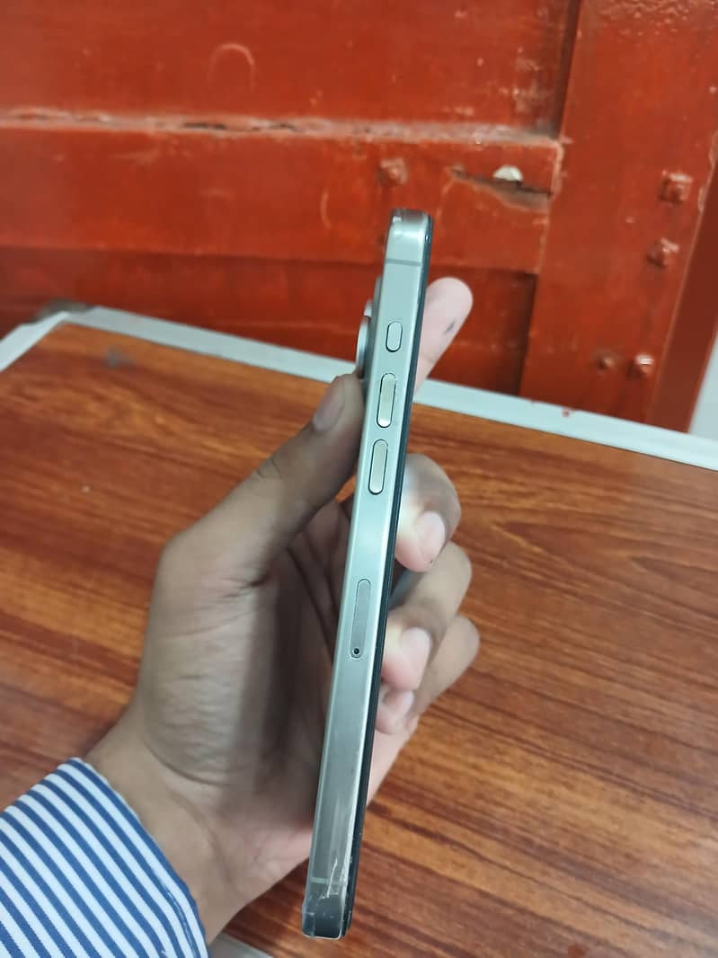 Apple iPhone 15 Pro Max 5