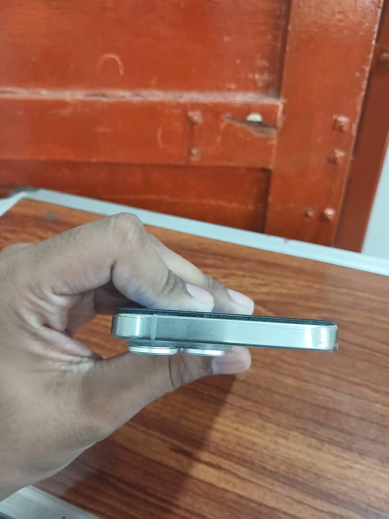 Apple iPhone 15 Pro Max 6