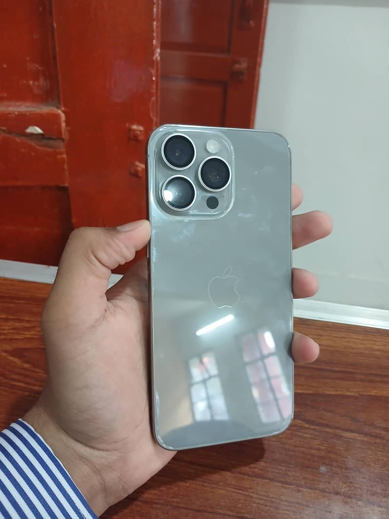 Apple iPhone 15 Pro Max 12