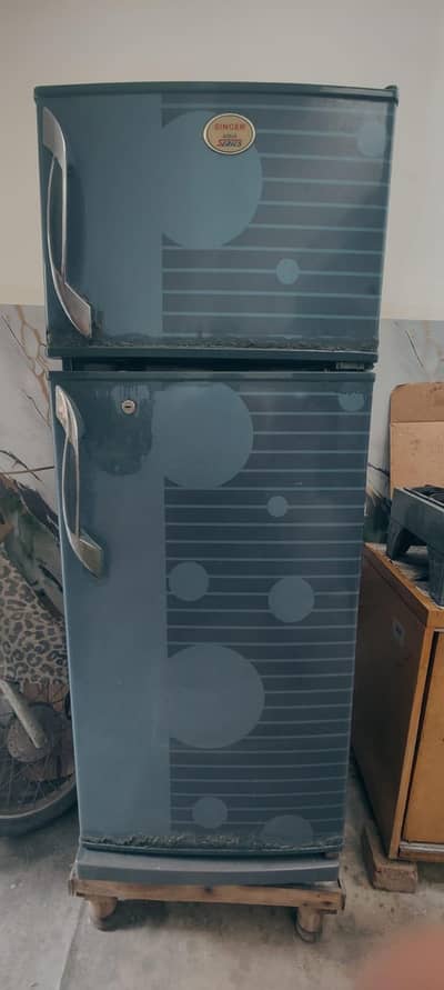 Refrigerator (Medium size). 9/10.