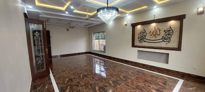 Sector C 8 Marla House For Rent