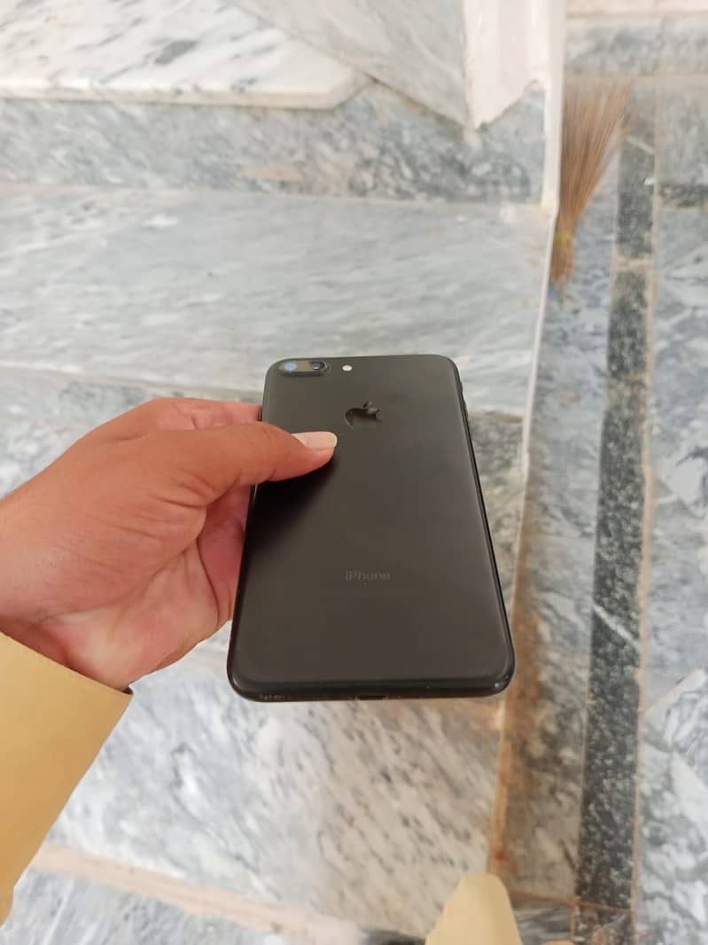 Apple iPhone 7 Plus 2