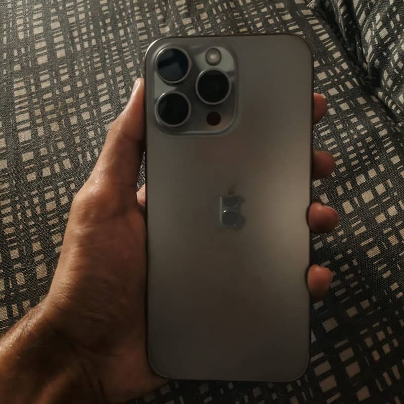 Apple iPhone 15 Pro Max 1
