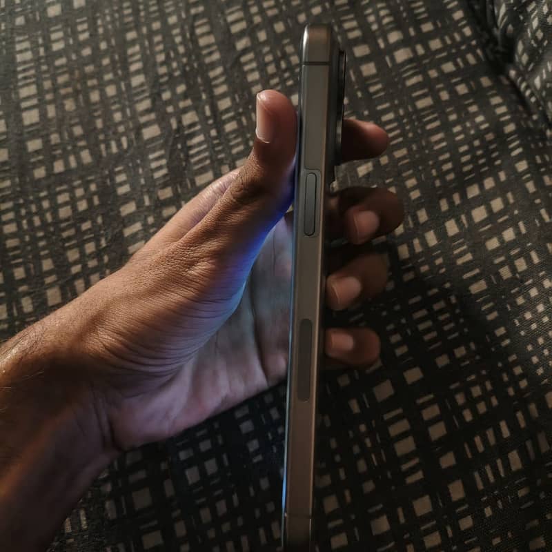 Apple iPhone 15 Pro Max 4