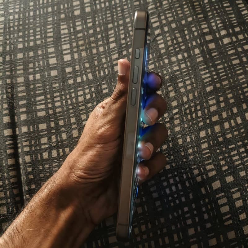 Apple iPhone 15 Pro Max 5
