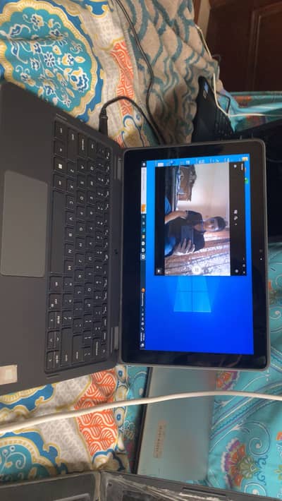 Dell Lattitude 8 gb ram 256 gb sad 360 touch
