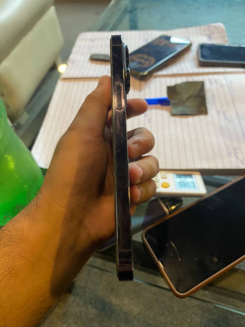 Apple iPhone 14 Pro Max 1