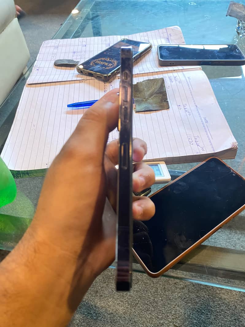 Apple iPhone 14 Pro Max 4