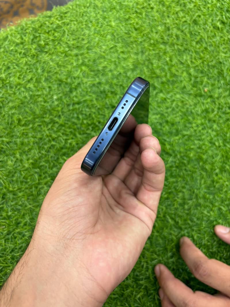Apple iPhone 15 Pro 2