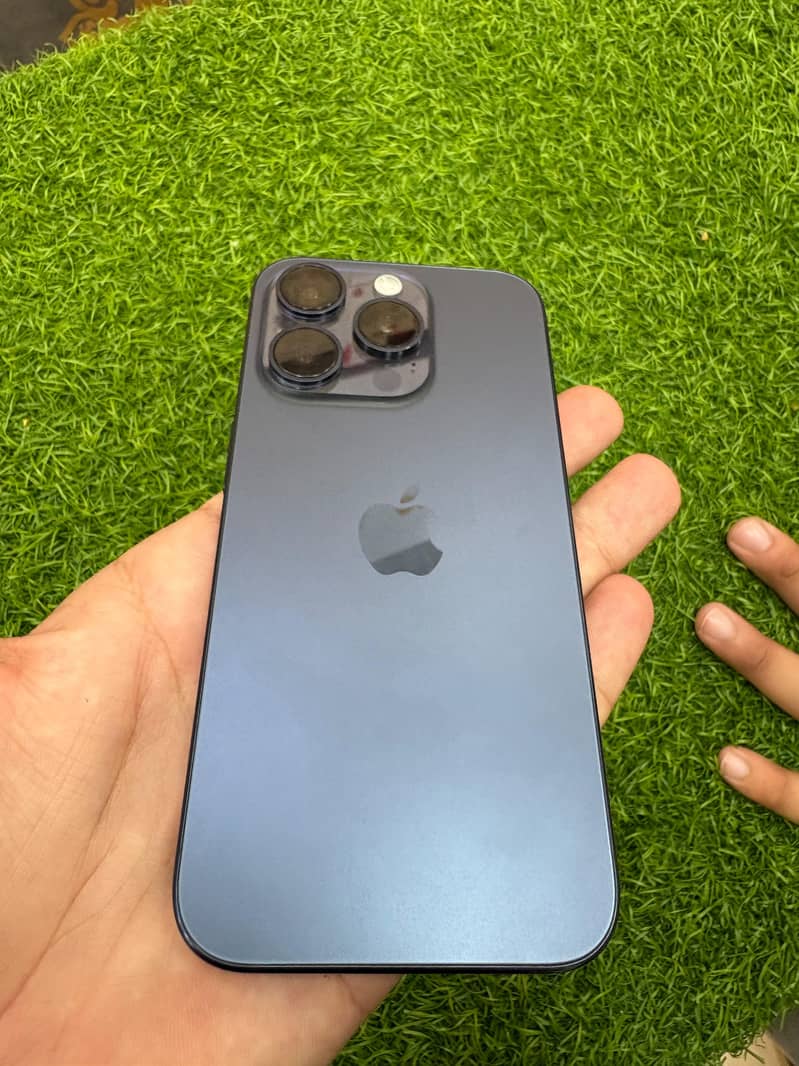 Apple iPhone 15 Pro 4