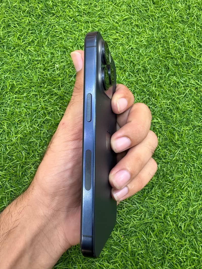 Apple iPhone 15 Pro 8