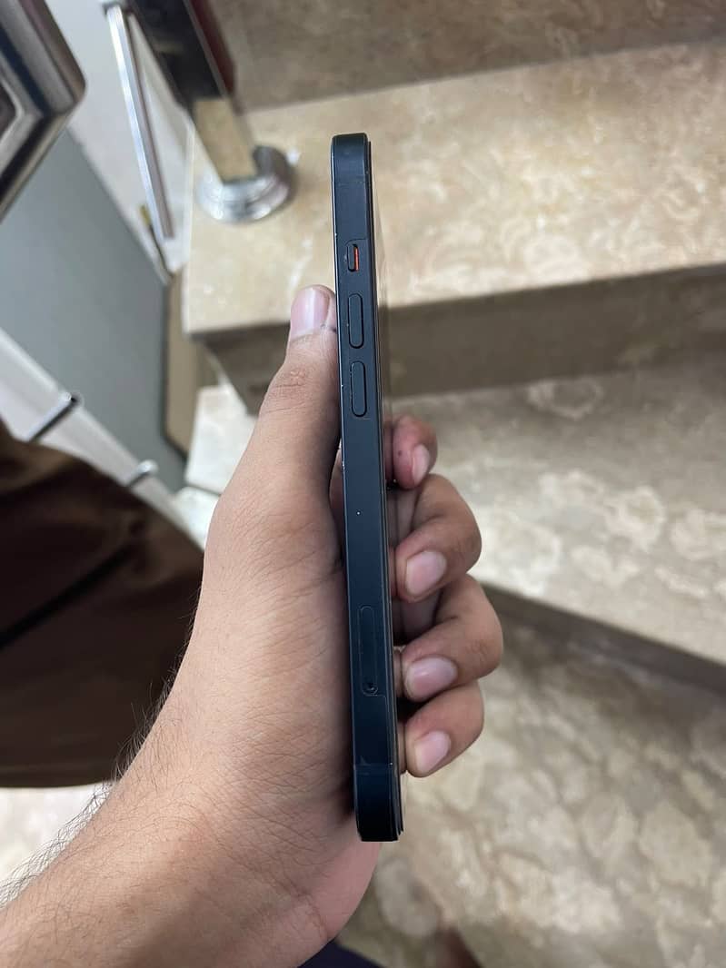 Apple iPhone 13 3