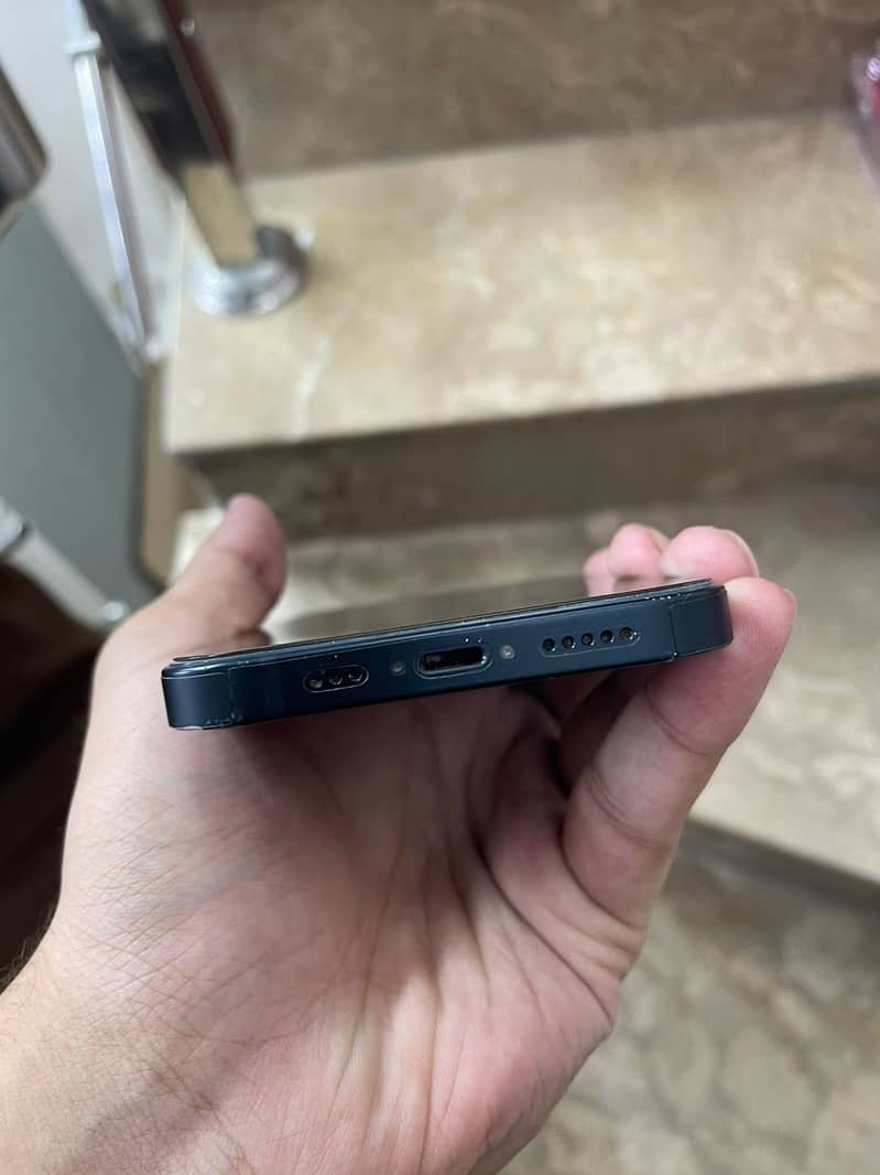 Apple iPhone 13 5