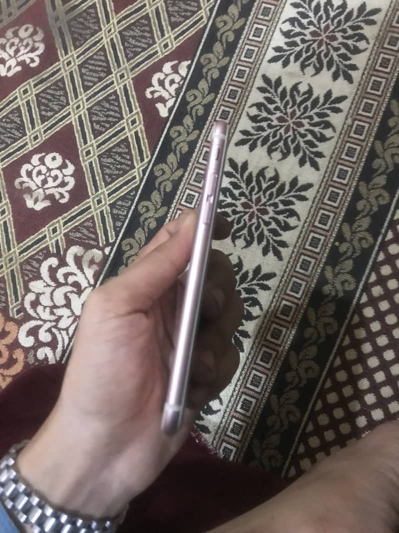 Apple iPhone 6S 1