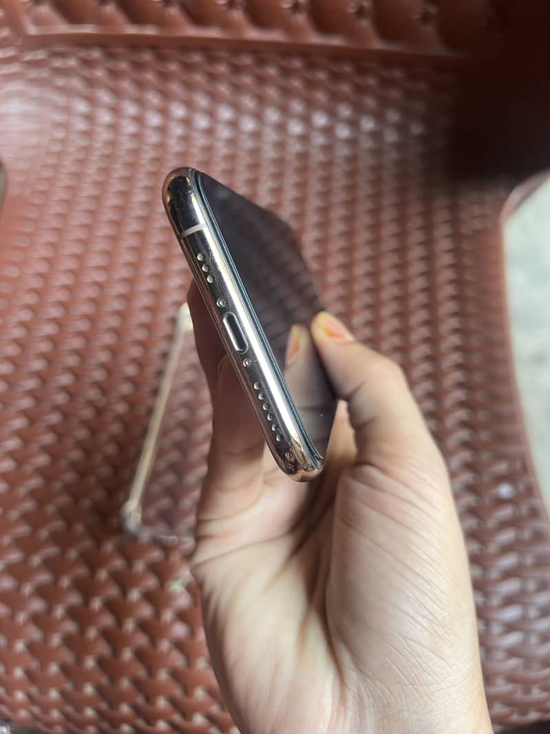 Apple iPhone 11 Pro 2