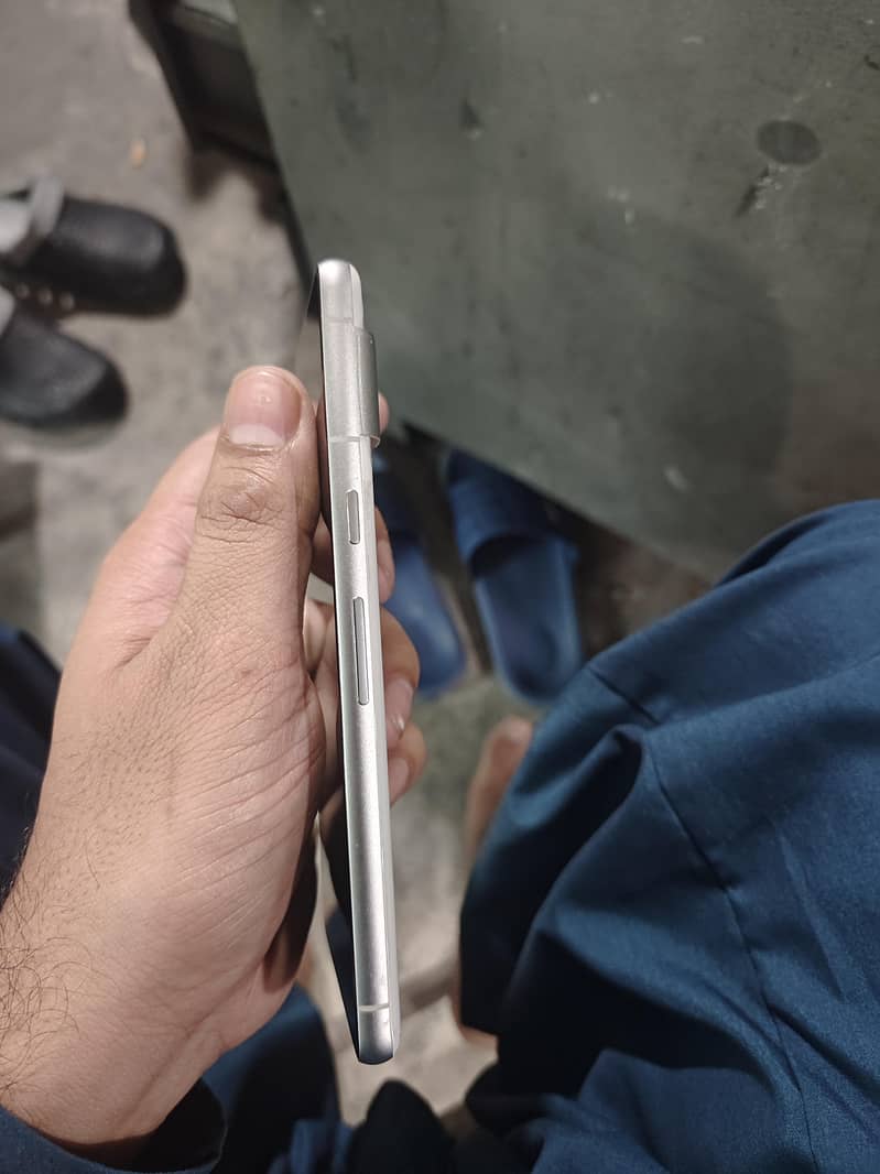 Google Pixel 7 4