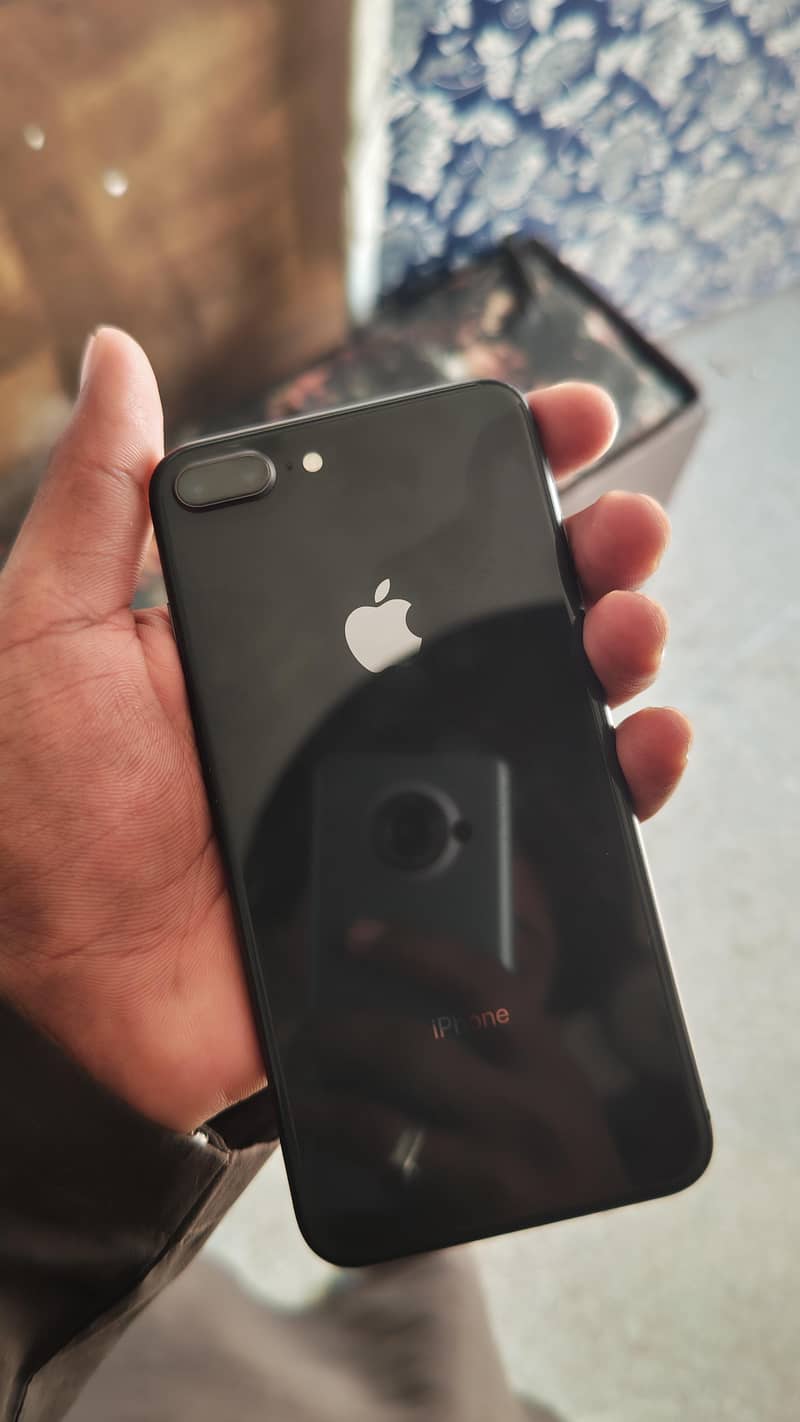 Apple iPhone 8 Plus 0