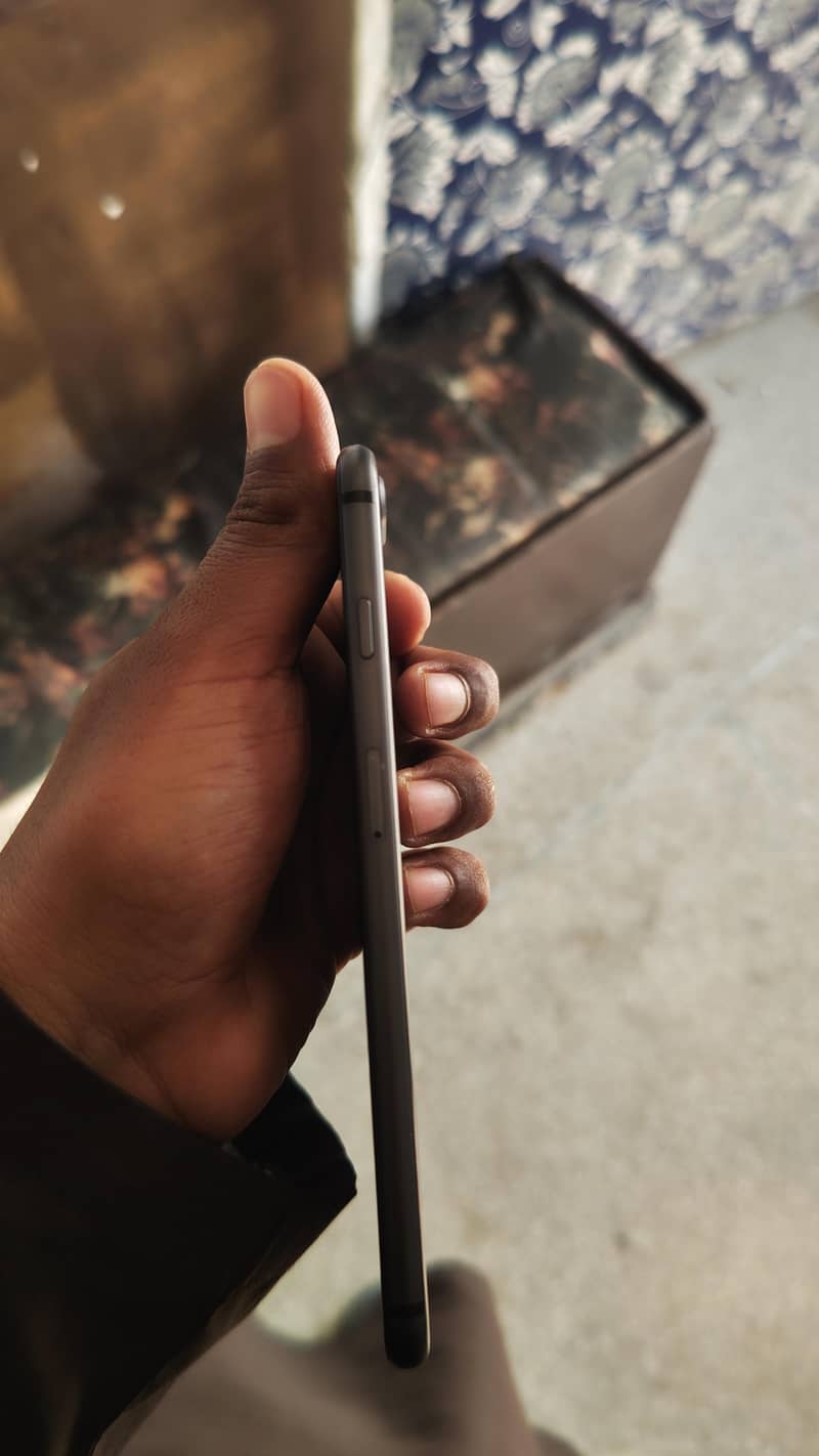 Apple iPhone 8 Plus 2