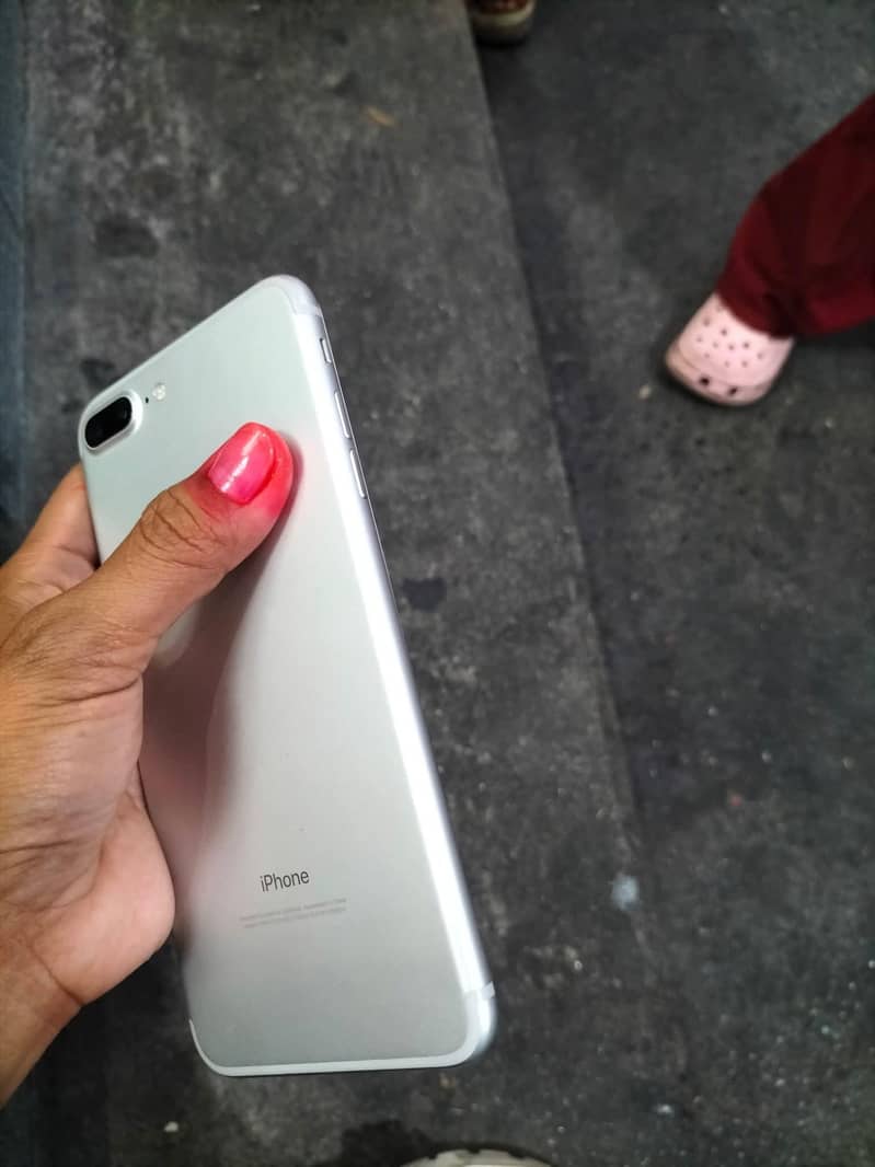 Apple iPhone 7 Plus 2