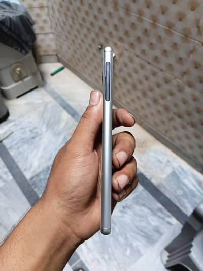 Sony Xperia 8