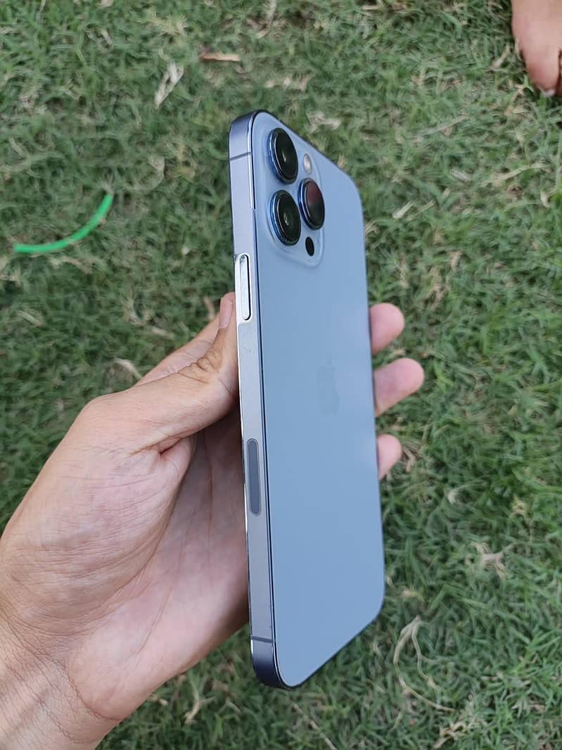 iPhone 13 pro Max 1