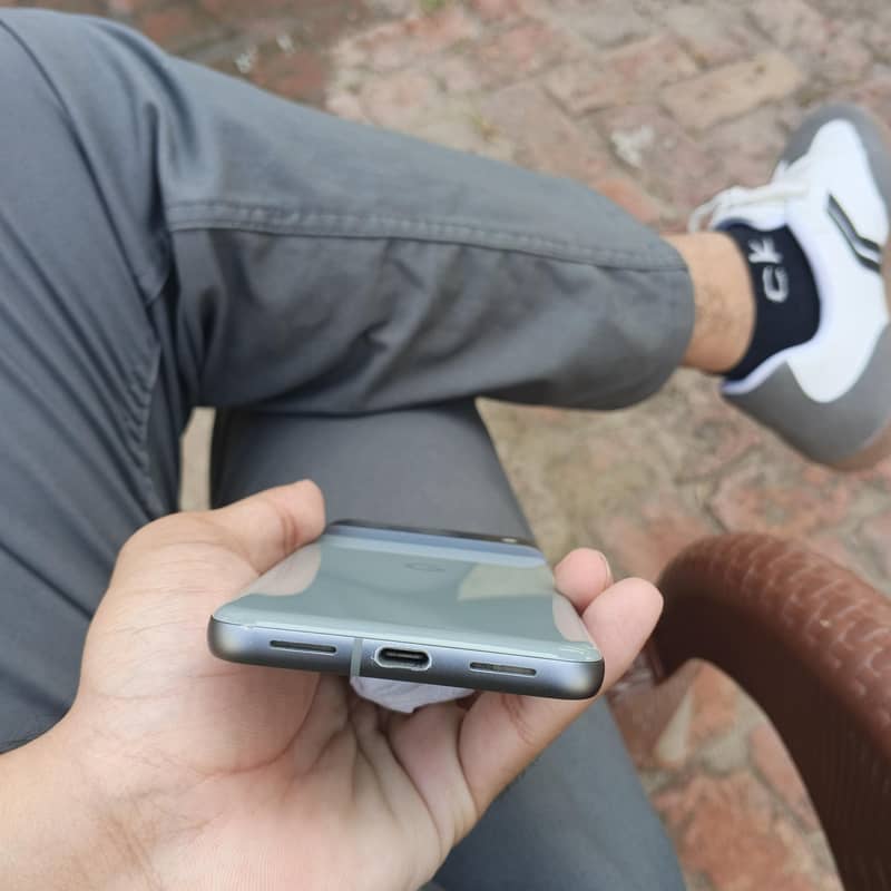 Google Pixel 8 4