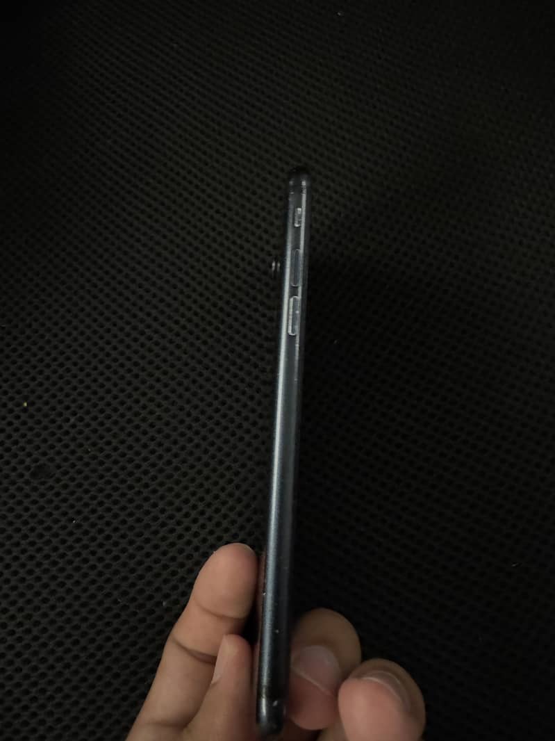 Apple iPhone 7 2