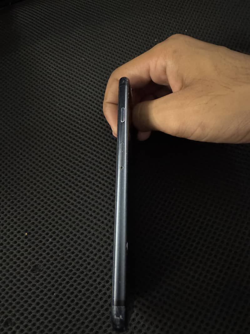 Apple iPhone 7 3