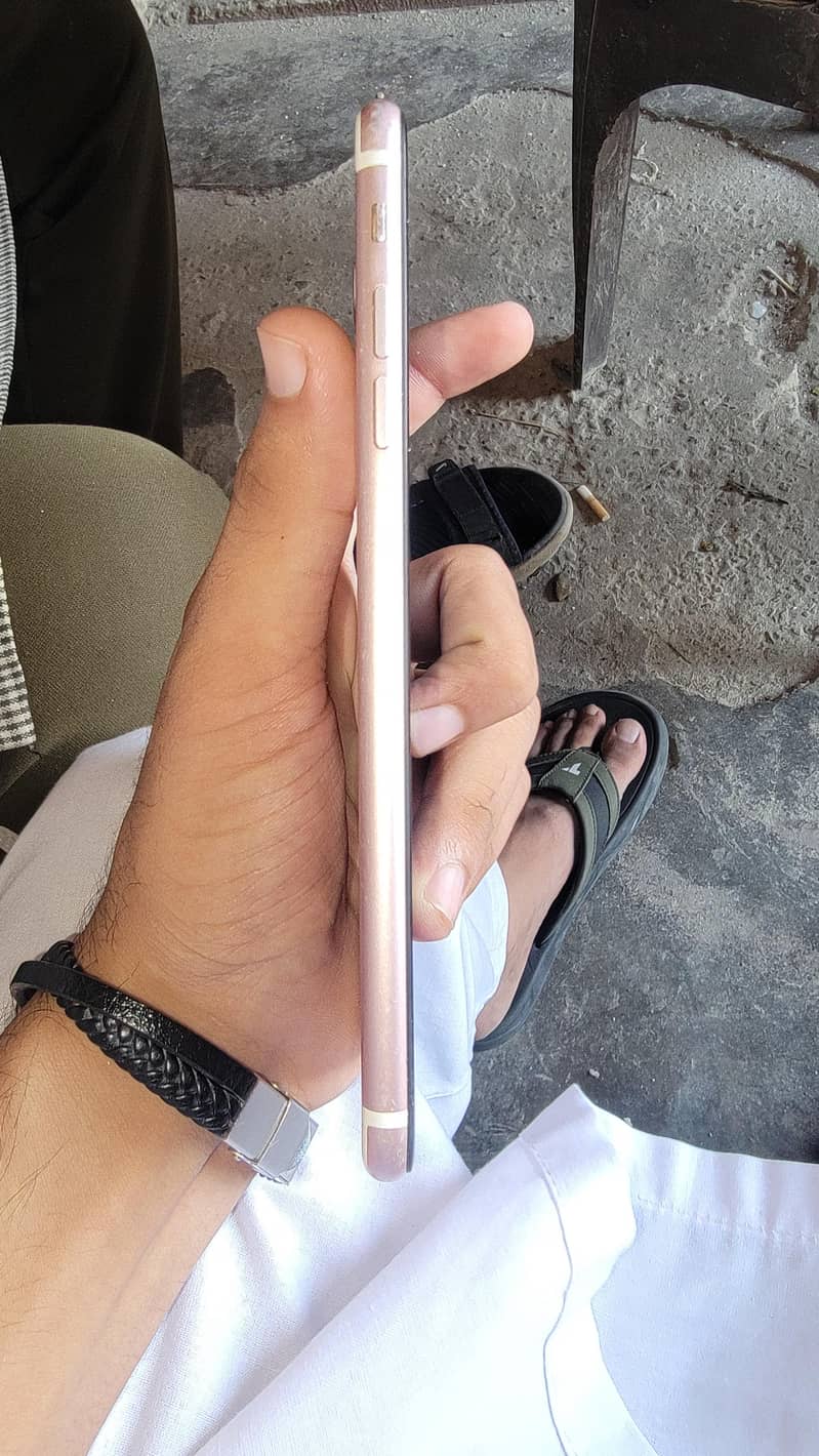 Apple iPhone 7 Plus 3