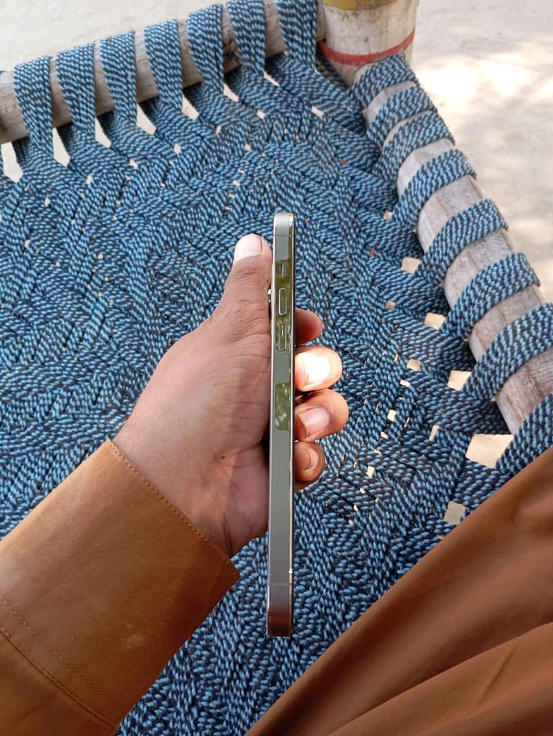 Apple iPhone 14 Pro Max 7