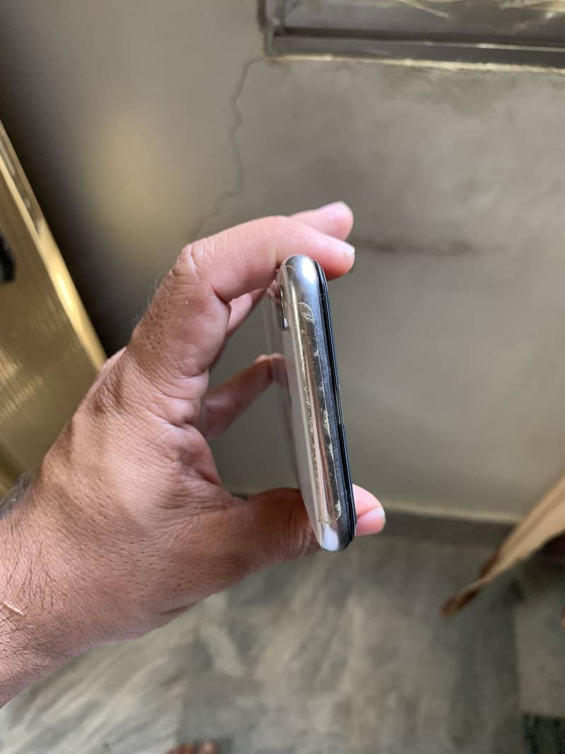 Apple iPhone X 3