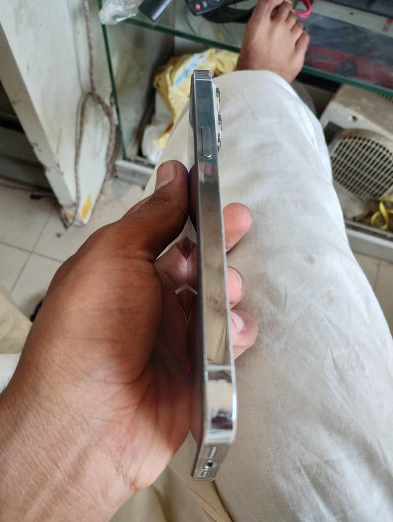 Apple iPhone 14 Pro Max 1