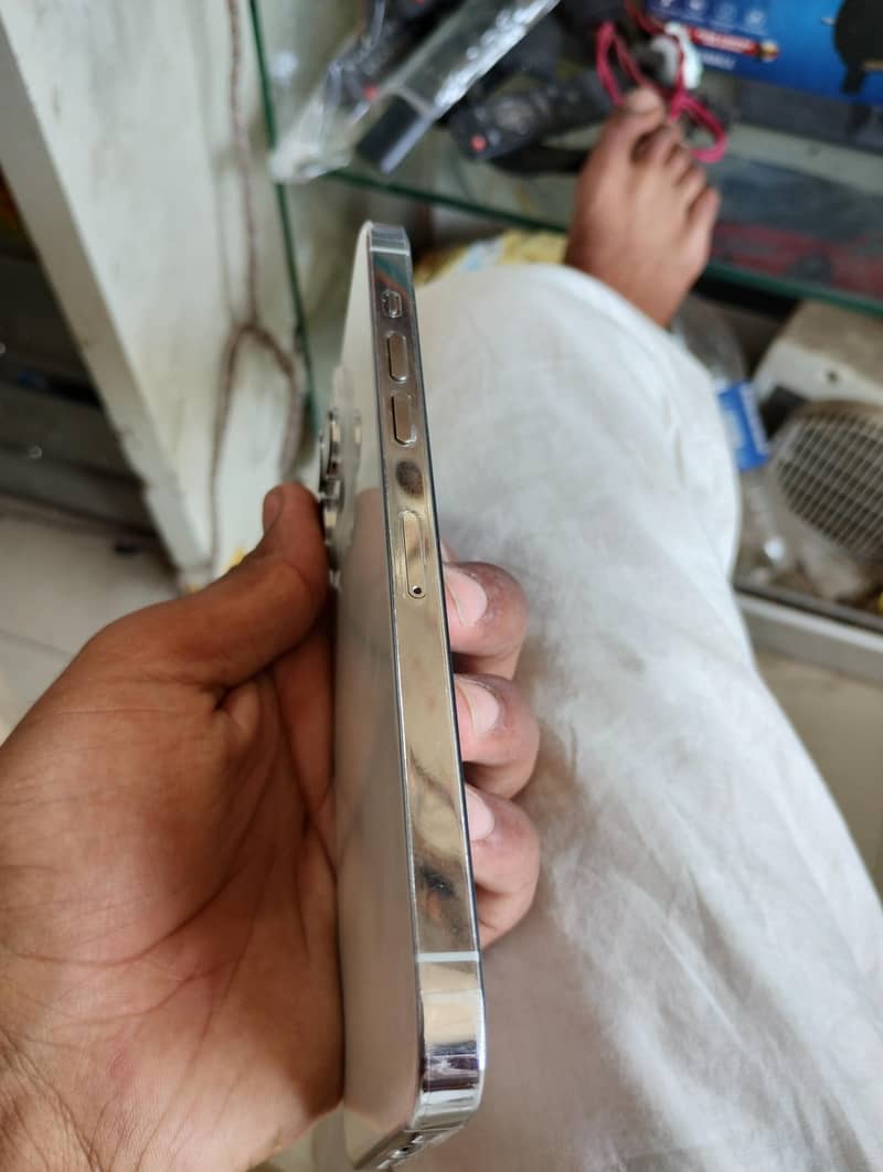 Apple iPhone 14 Pro Max 3