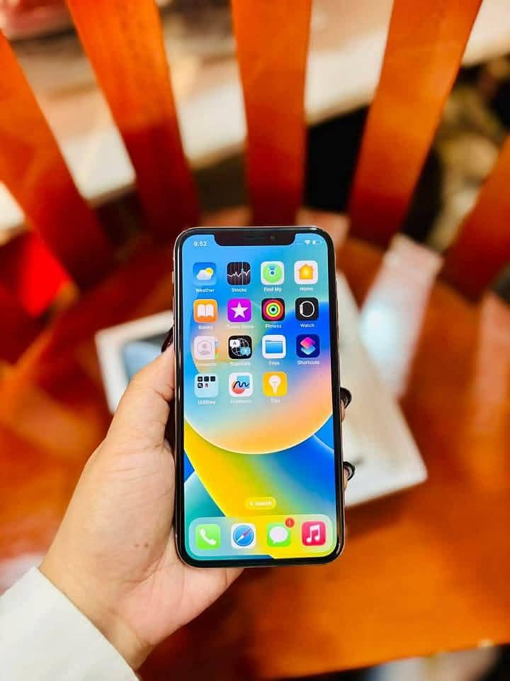 Apple iPhone X 4