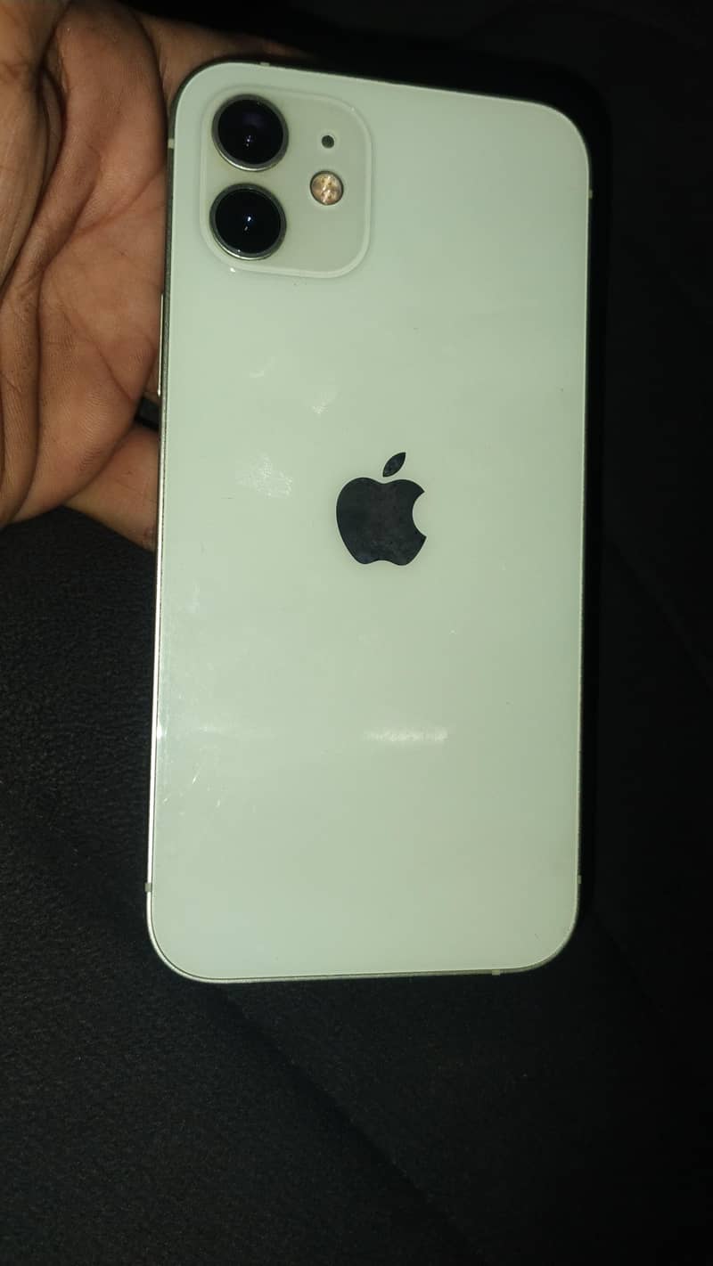 Apple iPhone 12 4
