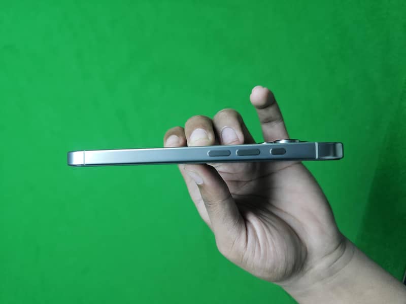 Apple iPhone 16 Pro 1