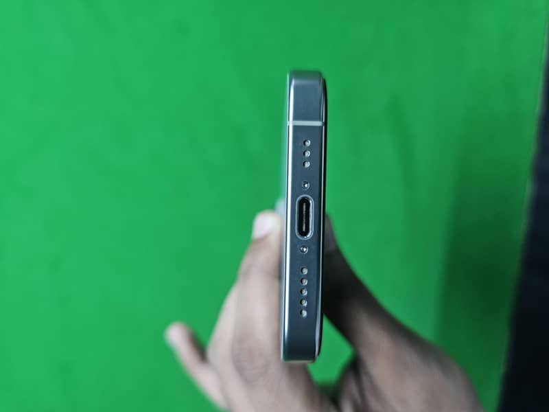 Apple iPhone 16 Pro 2