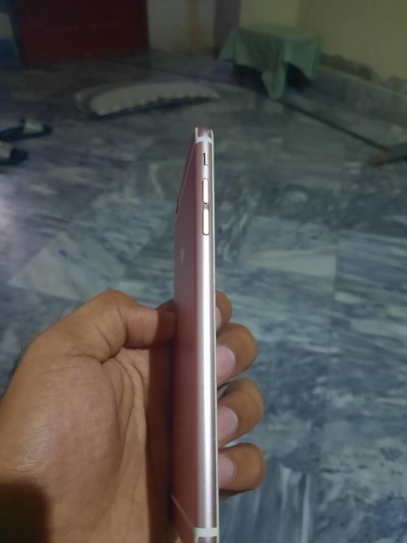 Apple iPhone 6S Plus 4